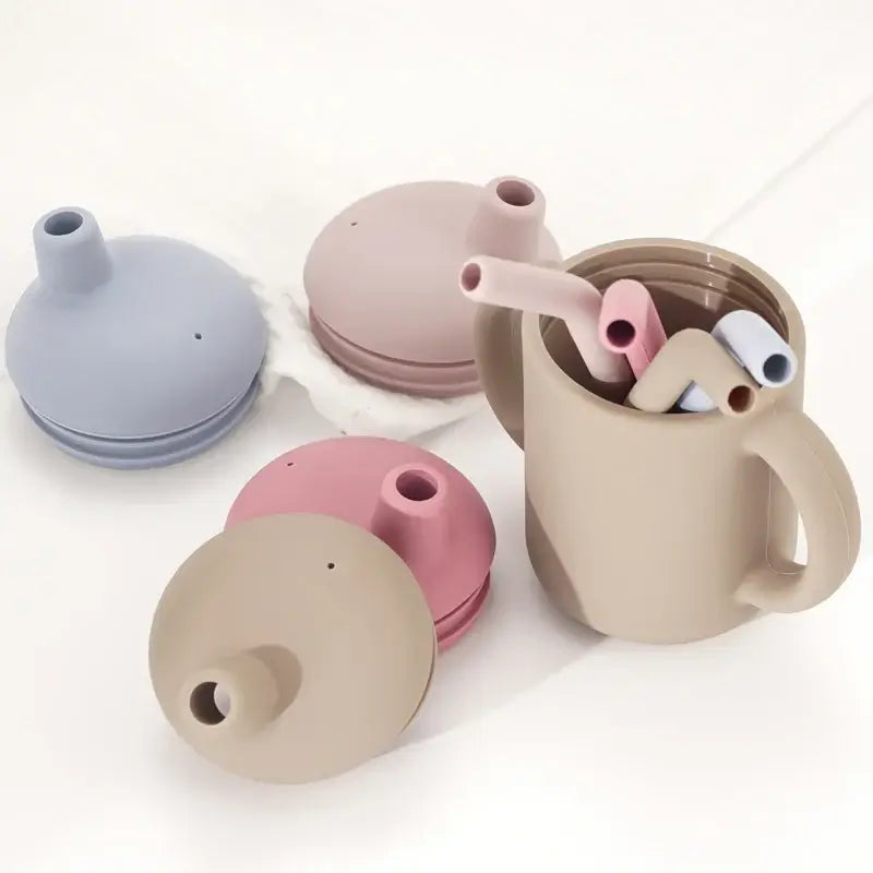 Foldable children's drinking cup with double leakproof water bottle design