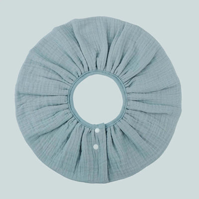 INSULAR baby bib in soft blue, made from breathable cotton gauze, perfect for infants 0-1 year, skin-friendly and washable.