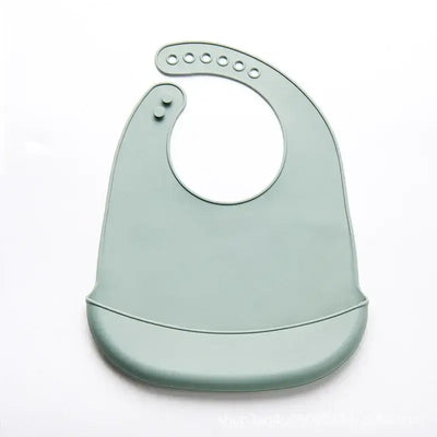 Adjustable waterproof baby bib in soft silicone, perfect for drooling and easy to clean, BPA free, suitable for babies.